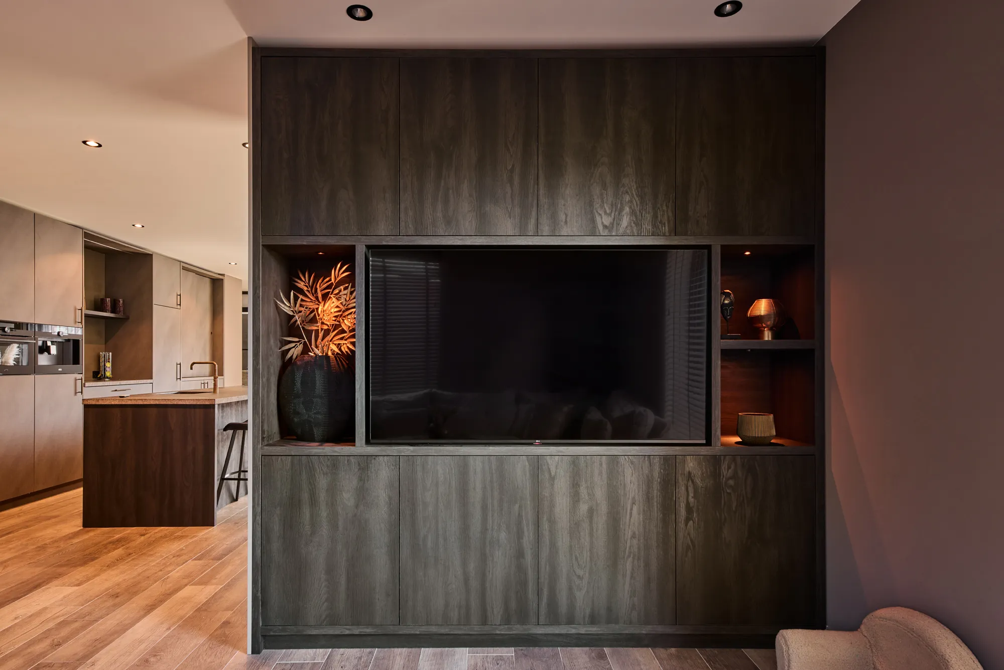 Cinewall op maat in essenhout